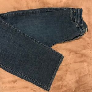 Perfectly Slimming Levi’s bootcut 512 jeans, medium rinse. Like new hardly worn!